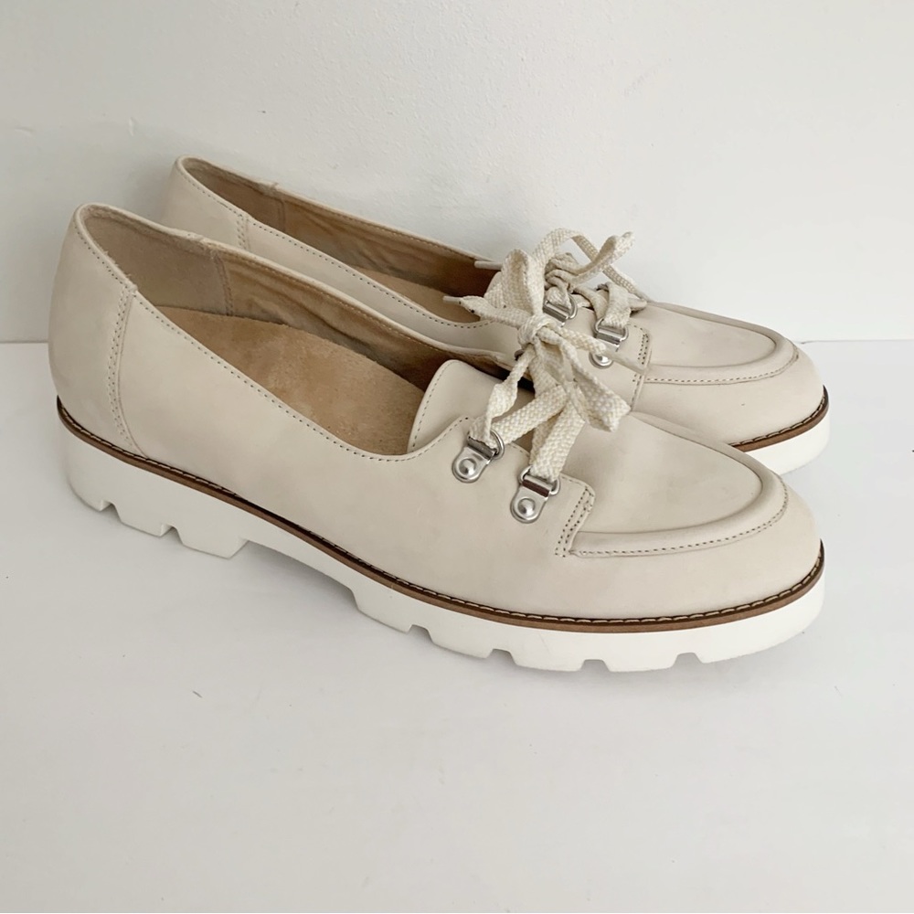 NWOB Vionic Teagan Oxford White Cream Suede Lace Up Platform Loafer Size 9.5